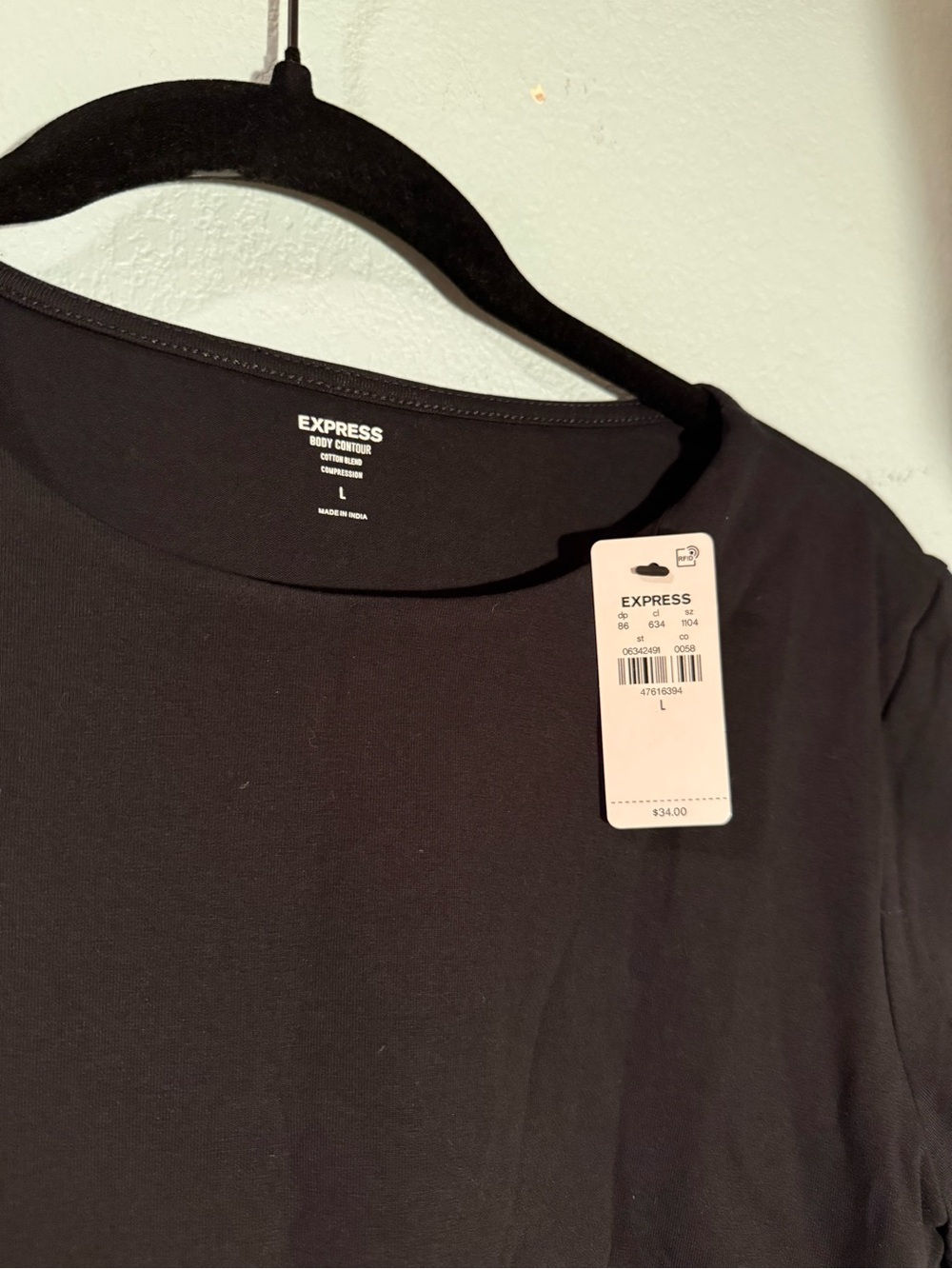 NWT Express Women’s Black Crewneck Short Sleeve Top - Picture 2 of 3